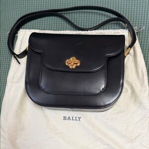 Bally Elegant Black Leather Shoulder Bag